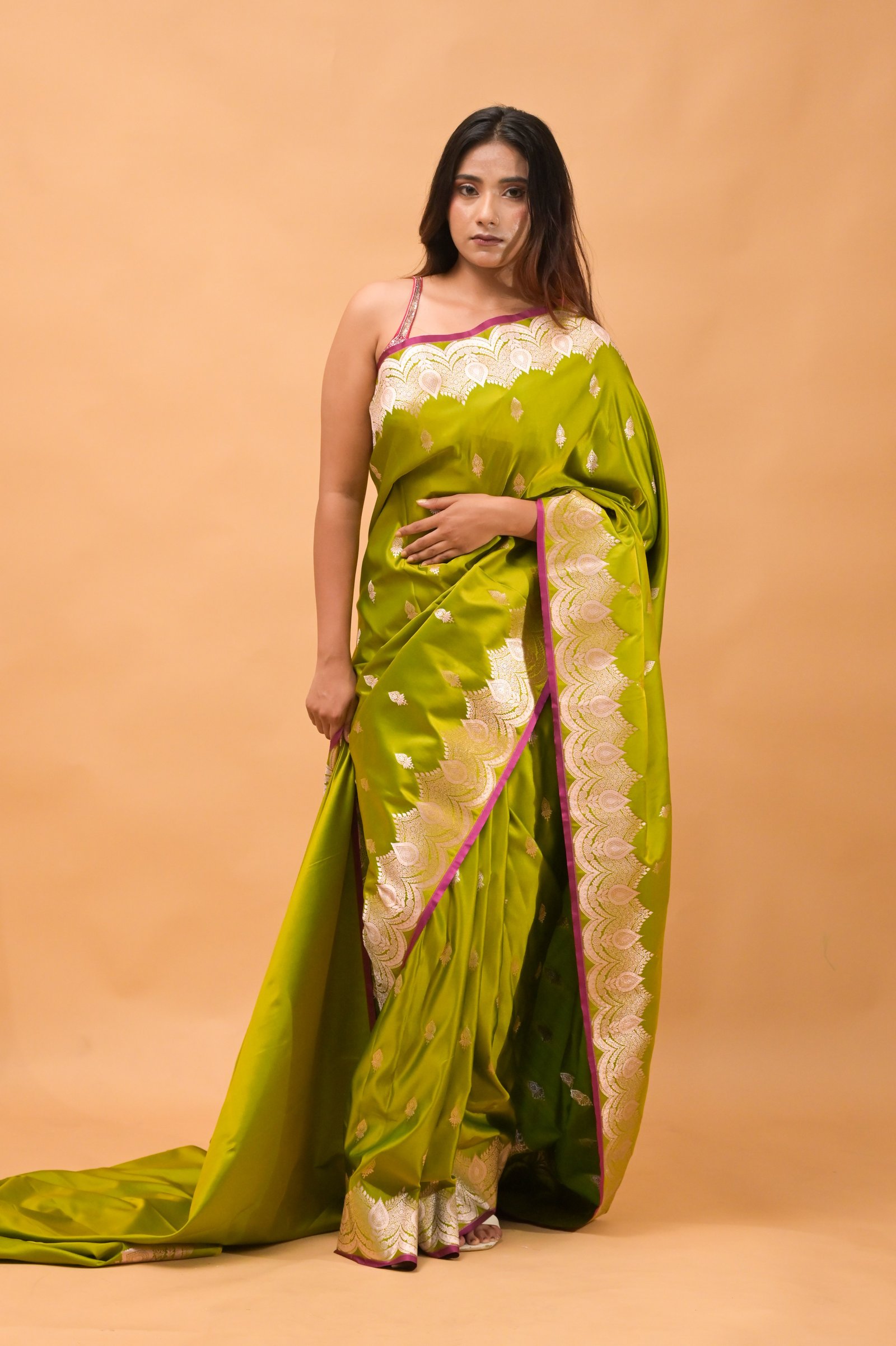 Handloom Banarasi  Parrot Green Katan Mashroo Silk with Scallop Real Zari  Weave